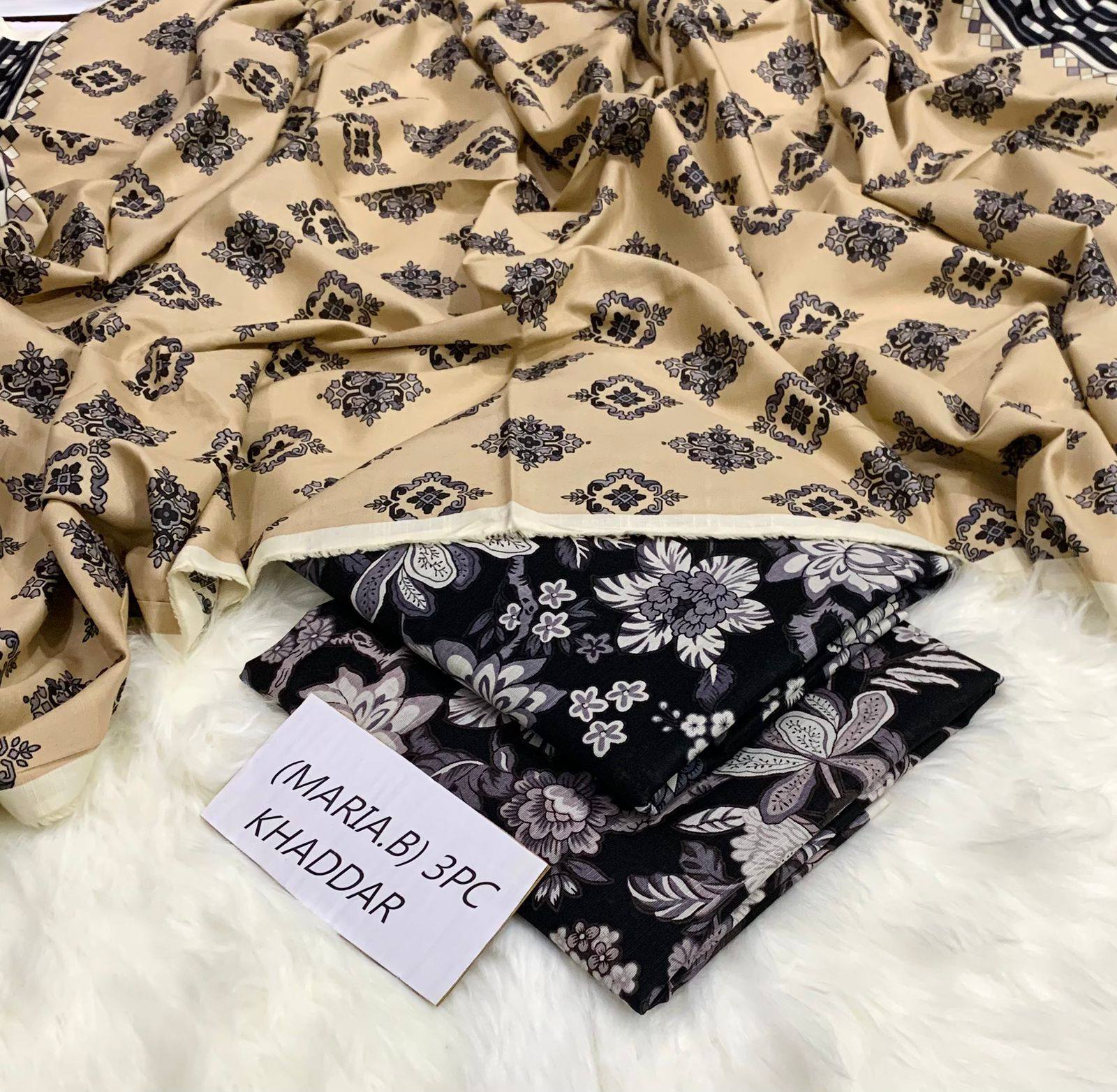 Digital Printed 3 Pcs Soft Khaddar Suit -01